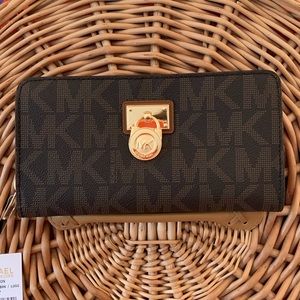 Michael Kors Hamilton Signature Traveler LG Wallet